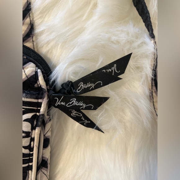 Vera Bradley cloth crossover bag with built in wallet black and white - Picture 2 of 10